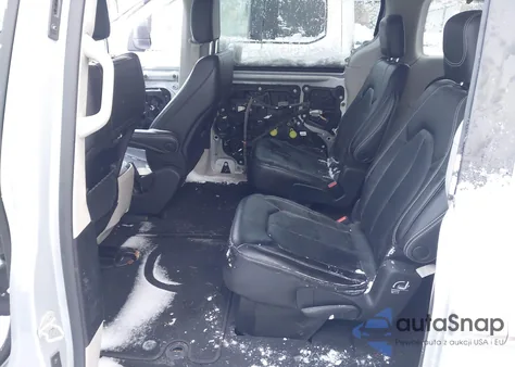 2023 Chrysler Pacifica Touring L z USA, uszkodzony, nr VIN 2C4RC1BG7PR556465